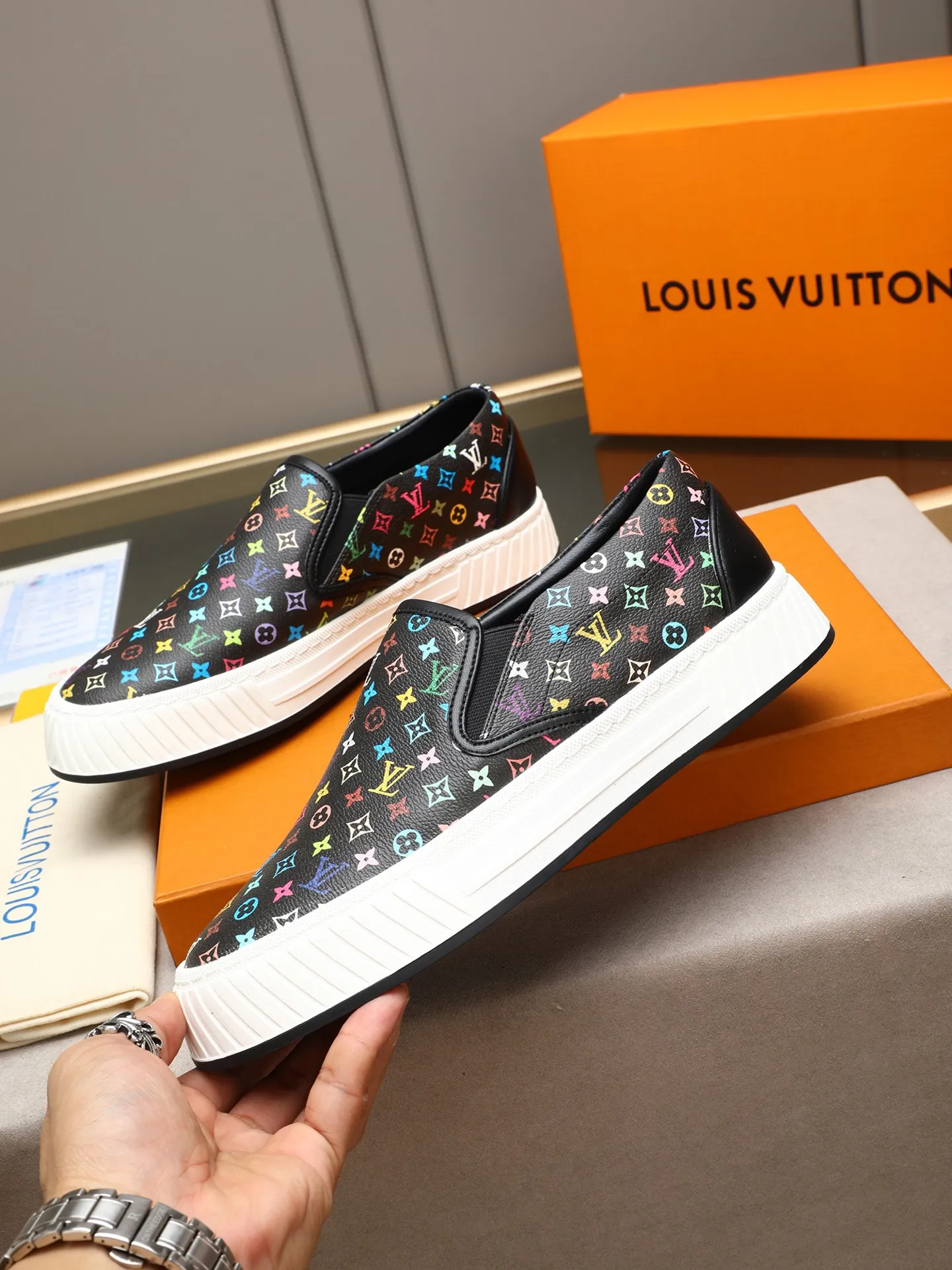 Mainly recommended model 👍👍👍P400 LOUIS VUITTON [Luden Yiwei] - LV upper imported first-layer cowhide combined with LV classic materials 🇩🇪 imported leather lining ➕ non-slip and wear-resistant outsole. Every man's identity is reflected in his elegant and stable upper shoes🚶🏻🚶🏻📯 No matter the wind or rain, the shoe last remains unchanged and can stand the test of time🔍️. ——Code number: 38-44 (45 can be customized)